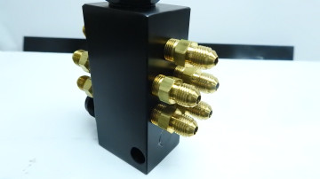 AC-4027-10- Alkydigger  10  Port Distribution Block with Fittings  When using 10 top nozzles